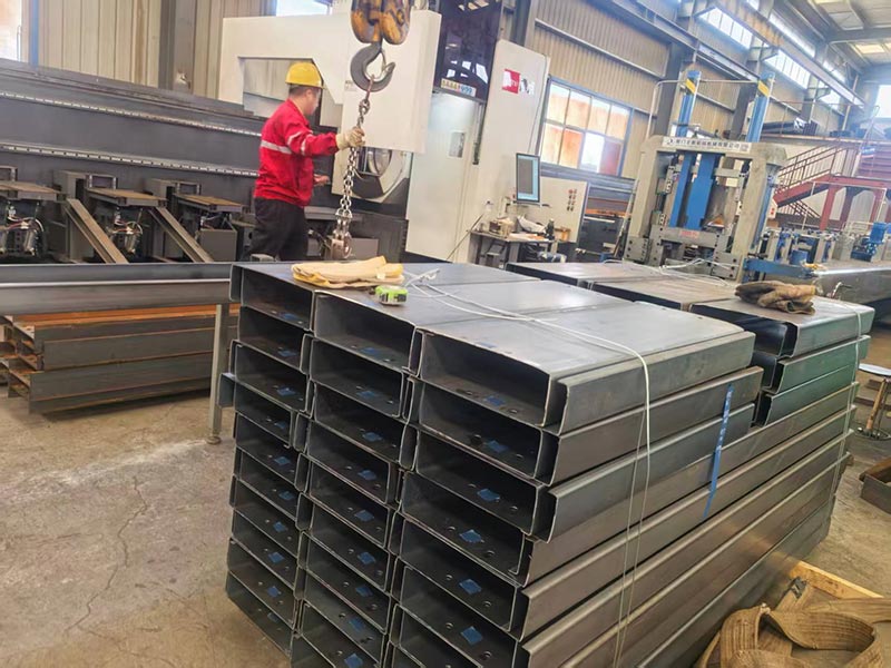 Liweiyuan Steel Structure Co., Ltd. voltooit met succes aangepaste C-vormige stalen gordingproductieorder voor Guam-klant
