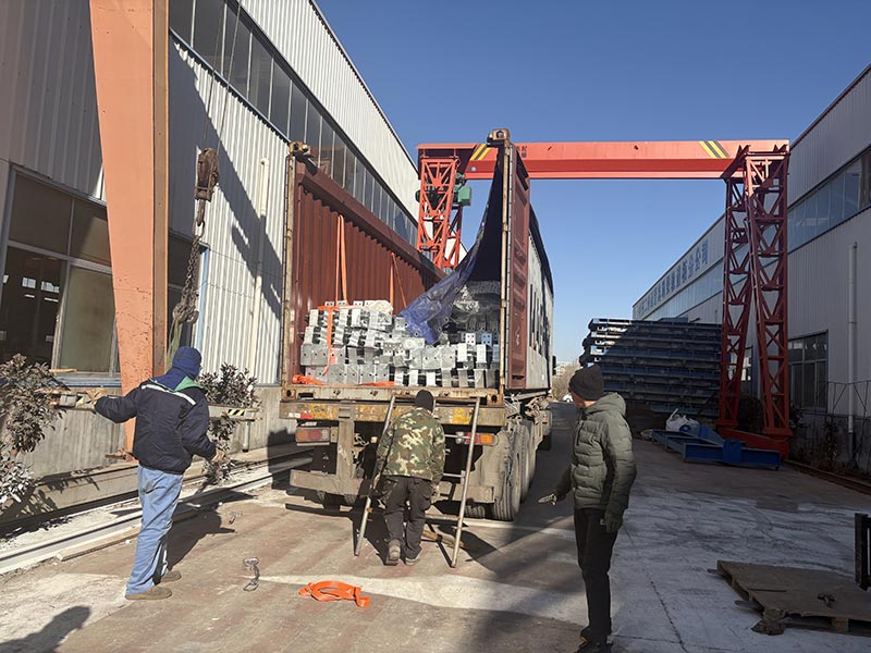 Qingdao Liweiyuan staalconstructie verzendt op maat gemaakte varkensboerderijen met stalen constructie naar Uruguay
