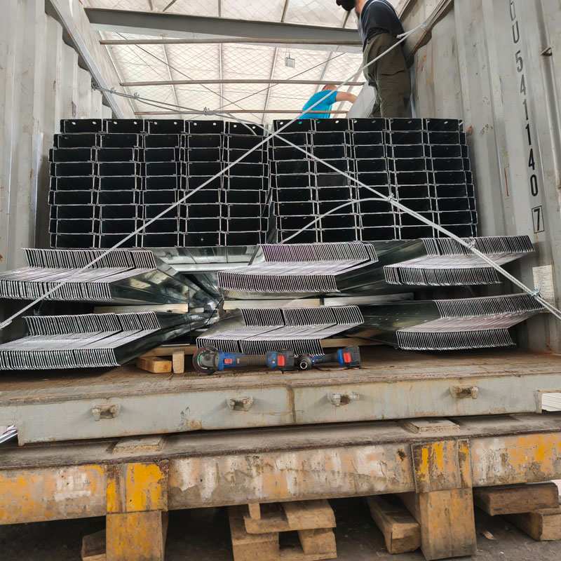 Wat zijn gordingen van staalconstructies en waarom zijn ze essentieel in de moderne bouw?
