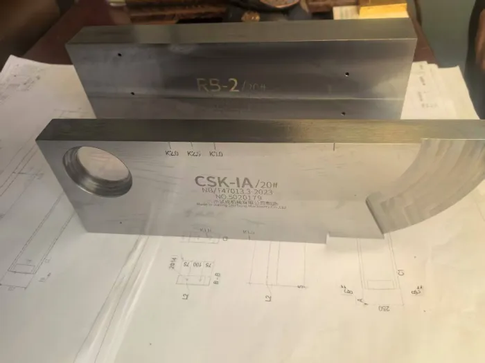 Bedieningstraining voor de nieuw aangeschafte ultrasone foutdetector bij Qingdao Liweiyuan Steel Structure.