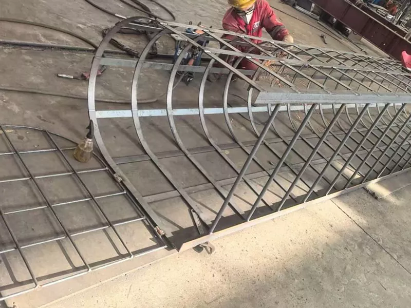Welke essentiële ontwerpfactoren moet u evalueren bij het selecteren van stalen ladders voor industriële infrastructuur?