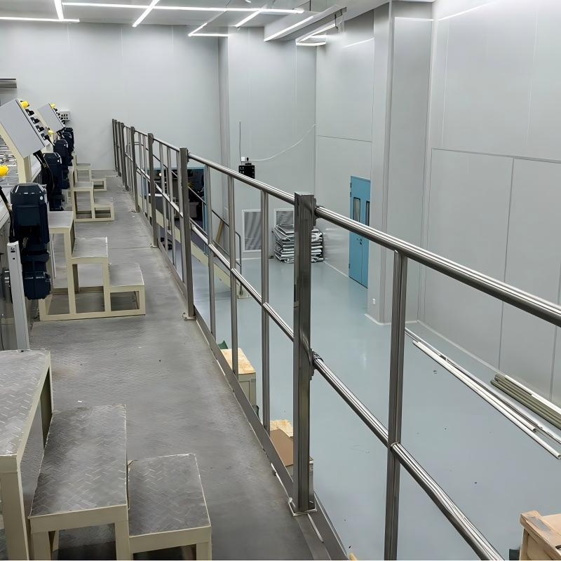 Stalen platform voor uitrusting